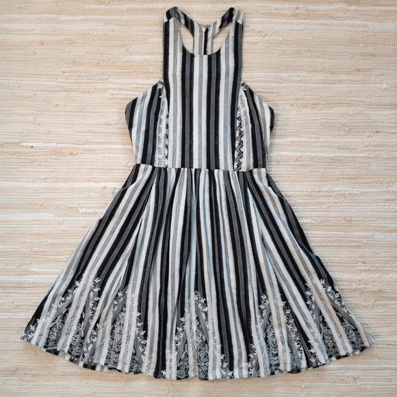 Plenty by Tracy Reese B&W Stripe Embroidered Flare Dress Size 8 Like New - Picture 1 of 12